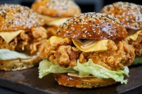 Monaco Bay – Zinger Fried Chicken Burger